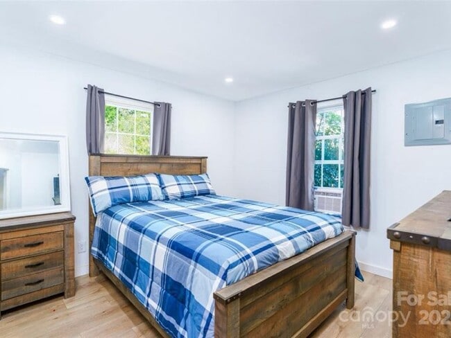 Building Photo - 640 McKee St