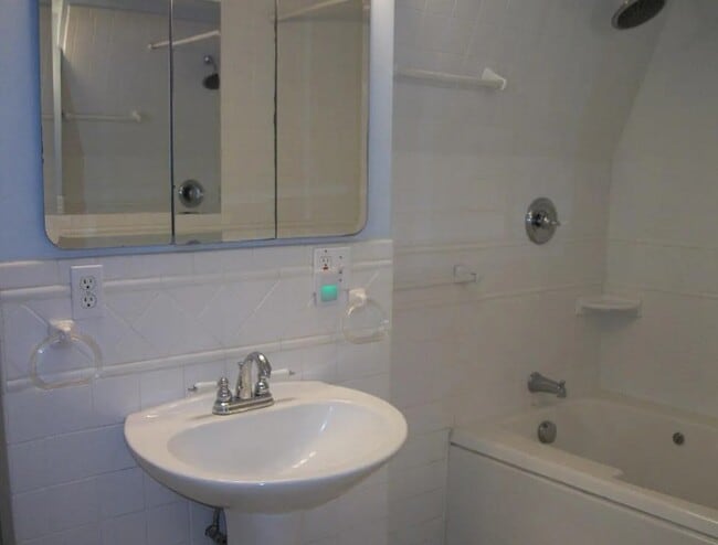 Photo - 3148 Linwood Ave