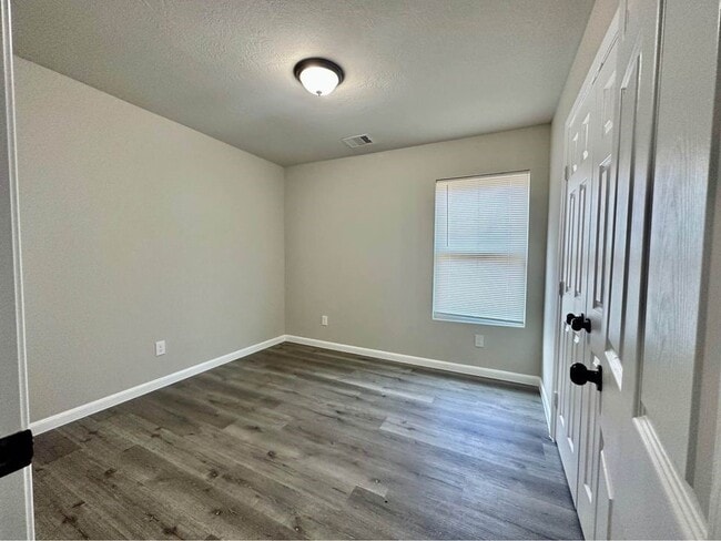 Photo - 4302 Hirsch Rd