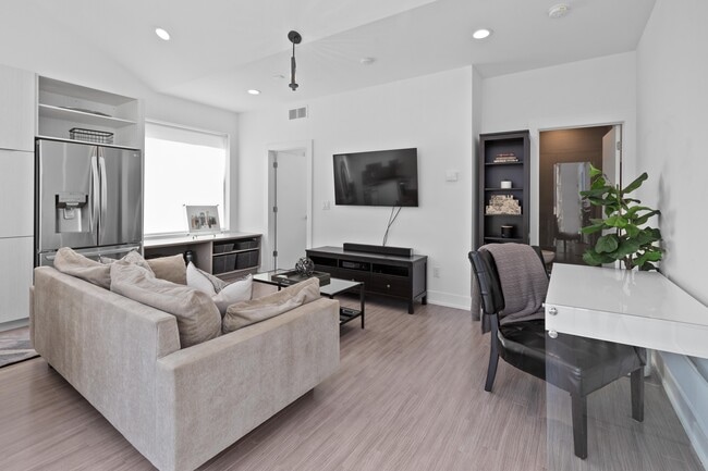 Photo - 2820 John R St