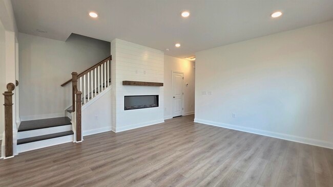 Photo - 670 Bolder Way