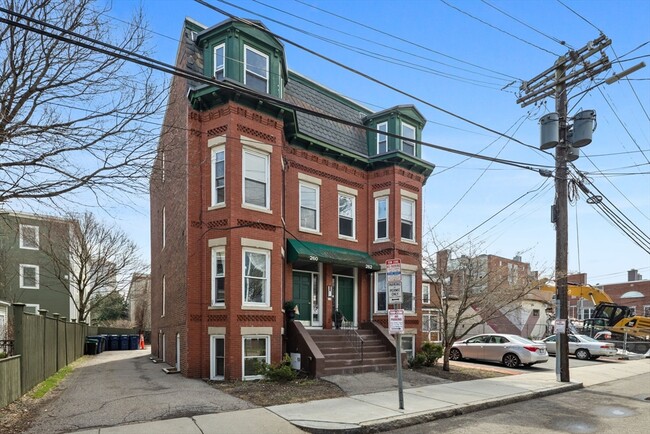 Photo - 262 Sidney St Unit 3