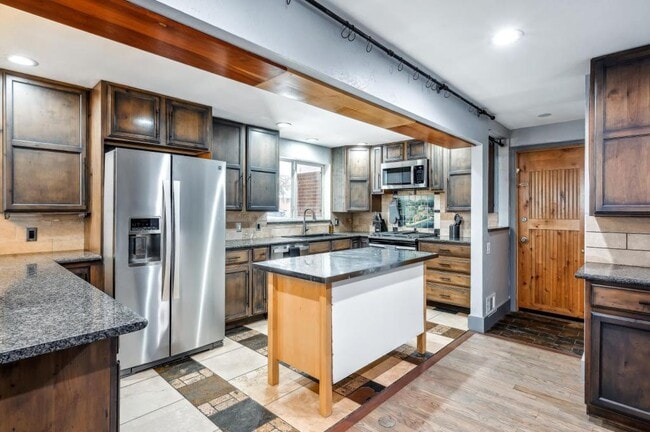 Building Photo - 151 S Ames St Rental