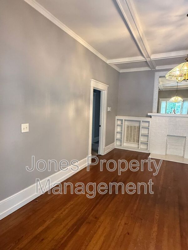 Photo - 809 N Main St