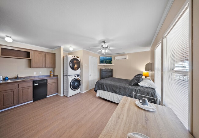 Building Photo - 4-Plex Unit 0