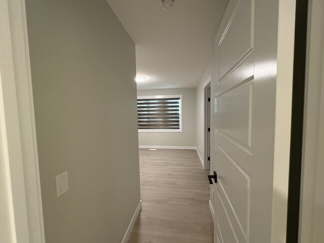 Photo - 15864-15827 27 Ave SW