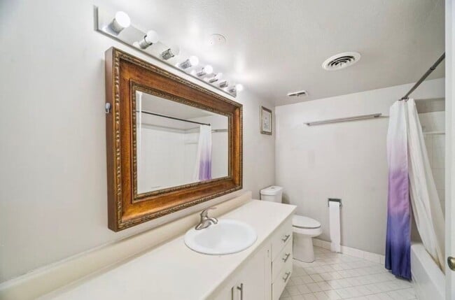 Photo - Charming 3BR Condo in Tulsa Unit LABS 4614 E 68th St - 57991117334