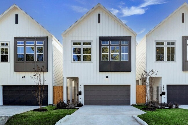 Contemporary Comfort with Designer Finishes - Contemporary Comfort with Designer Finishes House