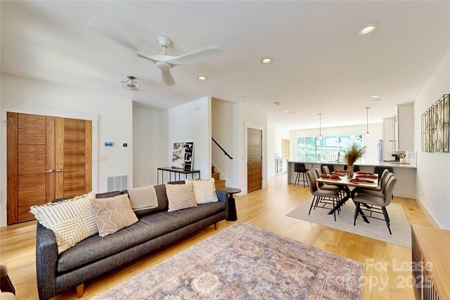 Photo - 205 Broadway St
