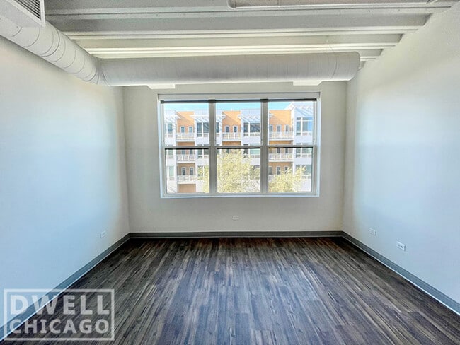 Photo - 911 W Dakin St