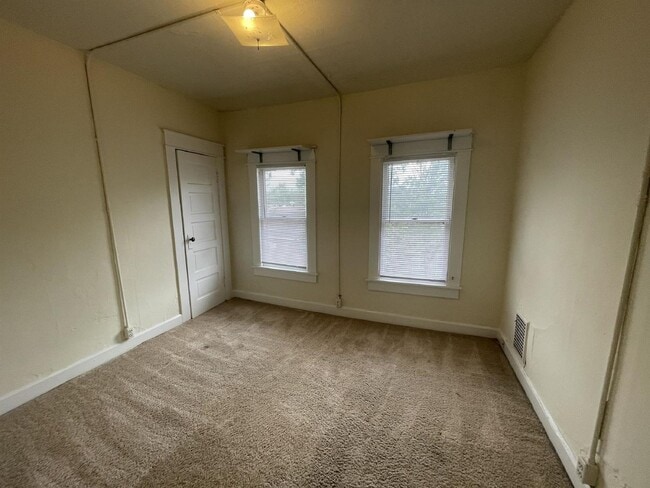 Photo - 221 E 9th St