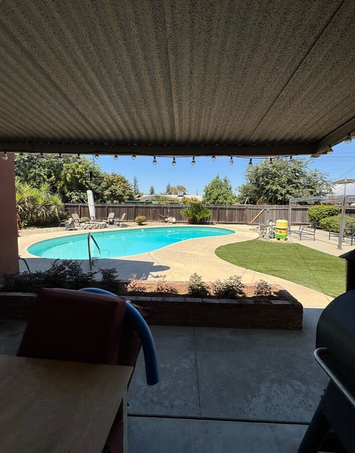 Photo - Stylish 3-Bedroom Home with 2.5 Baths and a 2-Car Garage in a Prime Reedley Location!