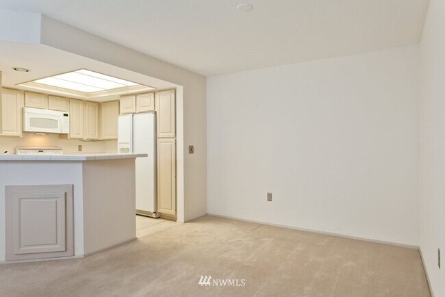 Photo - LOCATION, LOCATION, LOCATION wonderful 2 bedroom in the Carlyle.