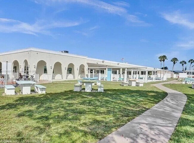 Photo - 5470 SW 25th Way