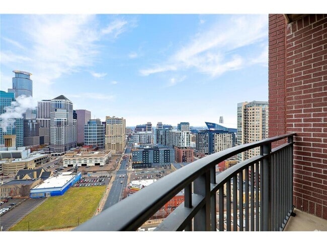 Building Photo - 500 500 E Grant St Unit T2004 Rental