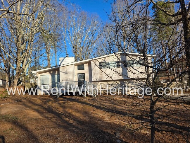 Photo - Amazing 3 Bedroom/ 2 Bath Home / Spacious Livingroom /  Flex Room / 1/2 Acre / Fenced Yard / Grea...