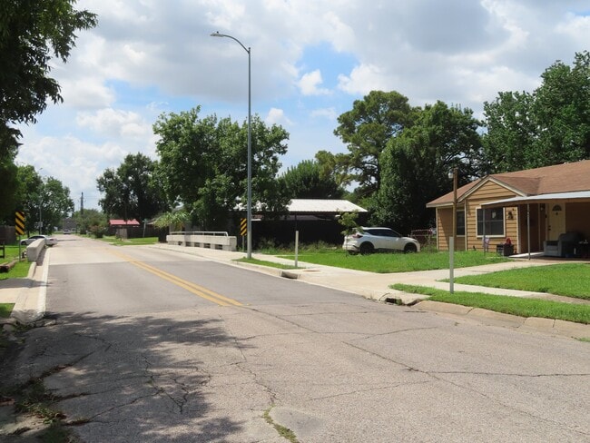 Photo - 705 Baca St