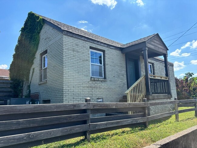 Photo - 817 Ramsey St