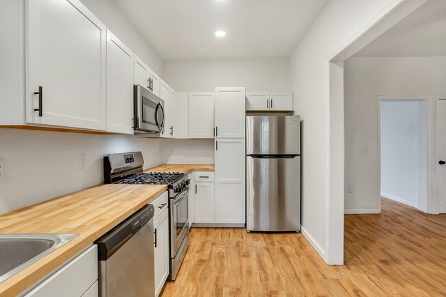 2 bed 2 bath - great location, off street ... - 2 bed 2 bath - great location, off street ... House