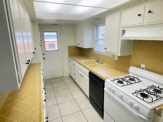 Photo - 5769 Eugene St