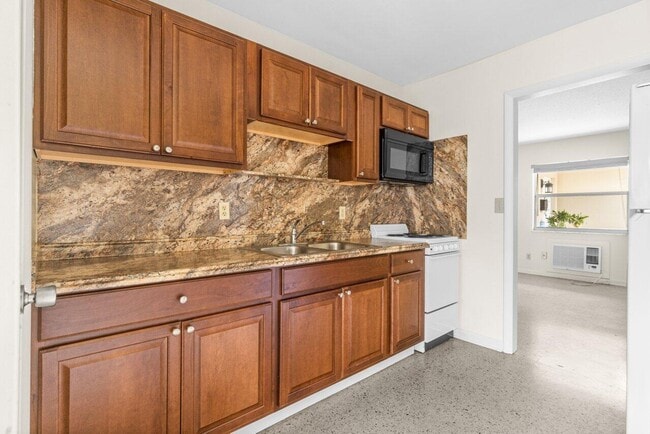 Photo - 751 Hummingbird Way Unit 6