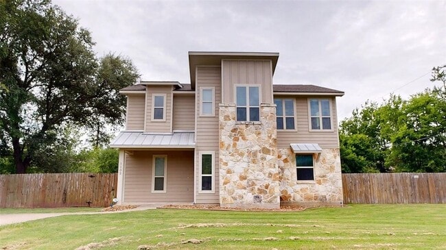 Building Photo - 1102 Milner Dr