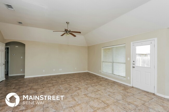 Photo - 120 Currie Ct