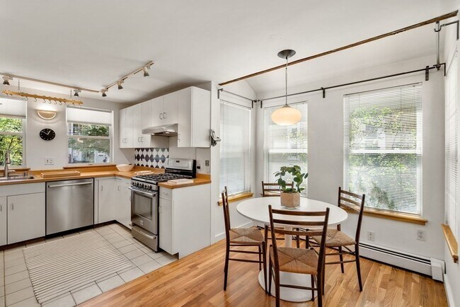 Photo - 111 Chilton St
