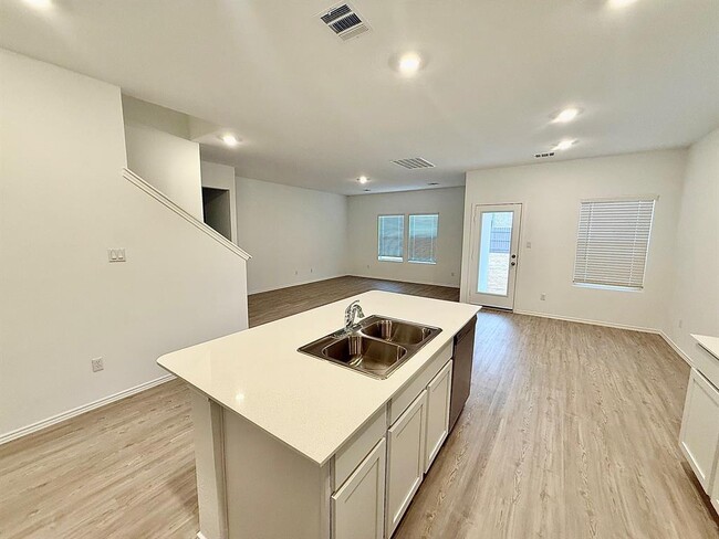 Photo - 1724 Four Waters Lp