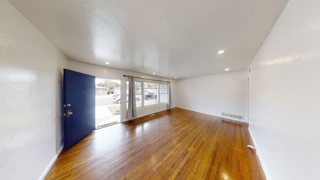 Photo - Nice Patio, Private Yard on Mary Lane! (Le...