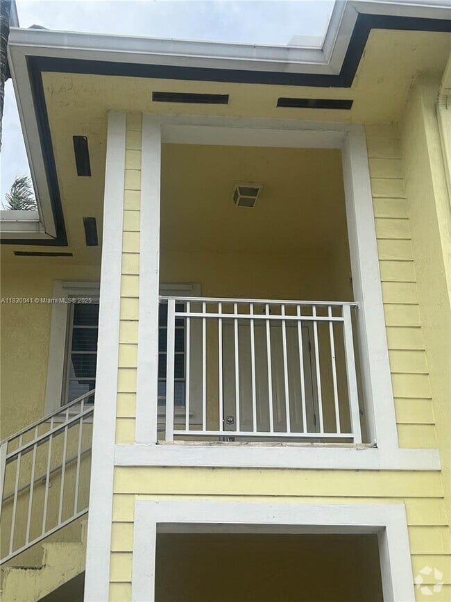Building Photo - 2610 NE 3rd Dr Unit 203 Rental