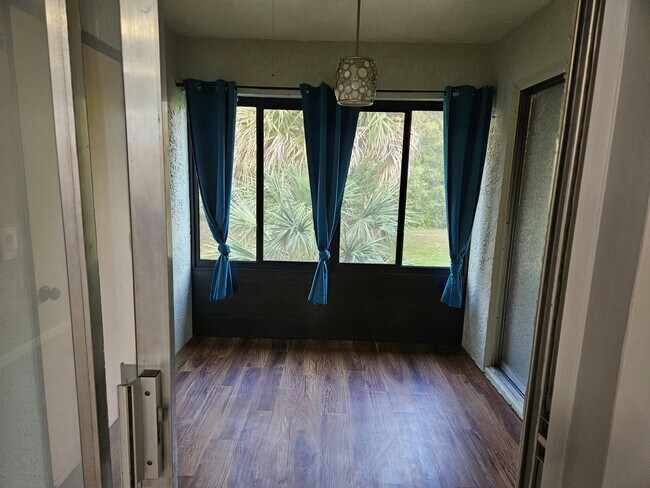 Photo - 3145 Sir Hamilton Cir Unit 11