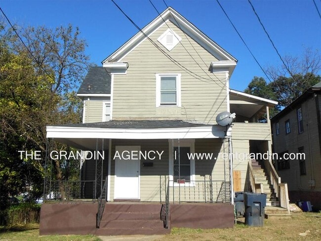 Photo - 922 12th St SE House