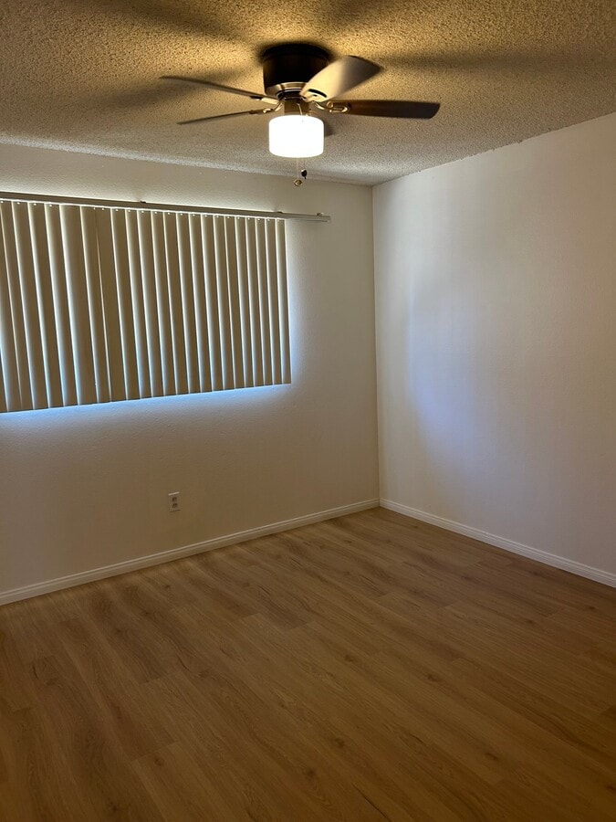 Photo - 327 E 2nd St Unidad 0