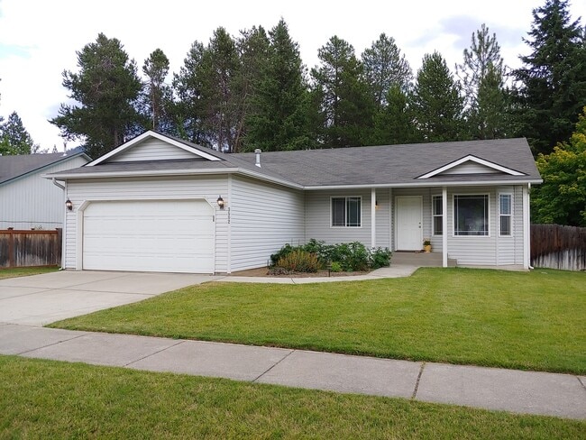 Building Photo - "Welcome to the fully furnished rancher wi... Rental