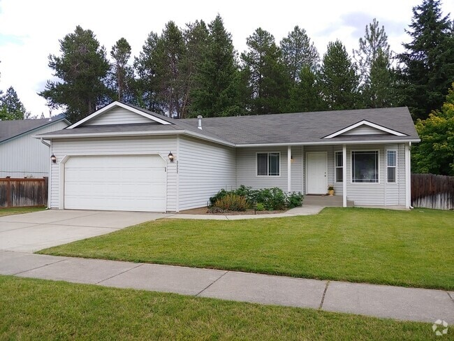 Building Photo - "Welcome to the fully furnished rancher wi... Rental