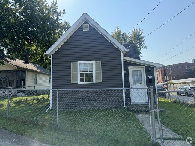 Building Photo - 1303 E Murden St Rental