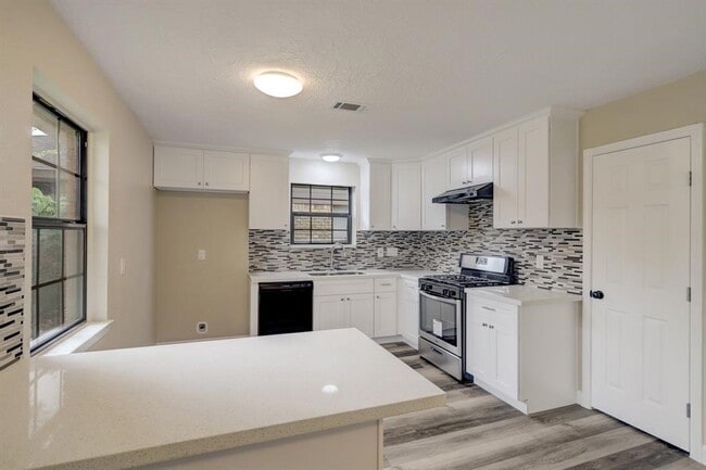 Photo - 2606 Hillshire Dr