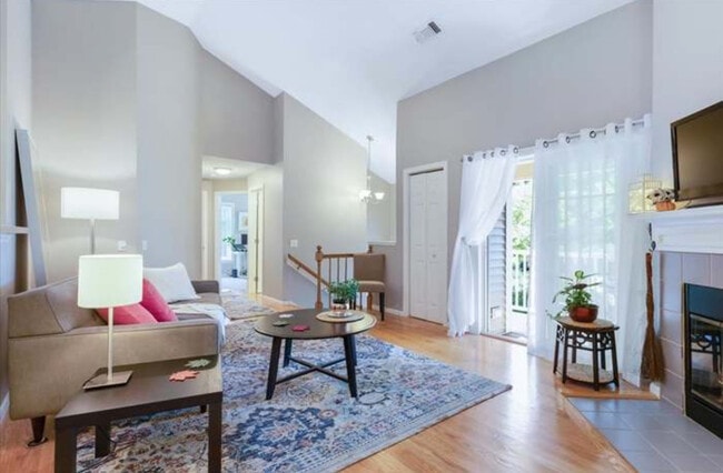 Photo - 17 Devon Club Ln Unit 17 Devon Commons Lane