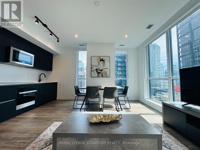 Photo - 327 King St W Unité 2602