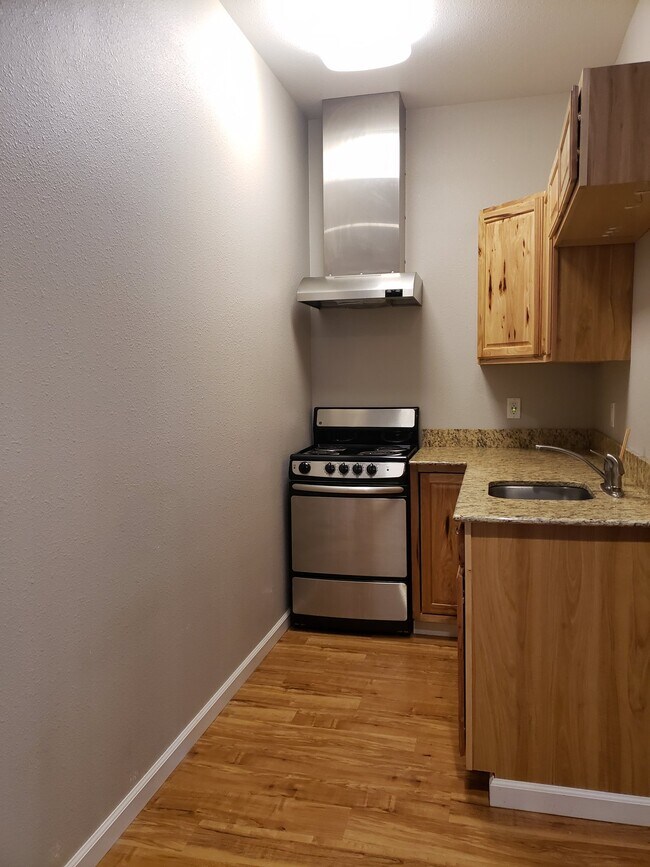 Photo - 3535 Shanly St