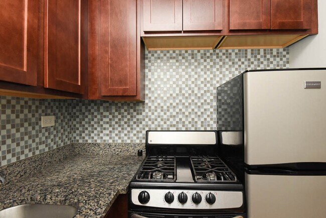 Photo - 556 W Arlington Pl Unit 2