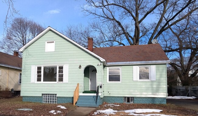 Building Photo - 712 Catherine Ave