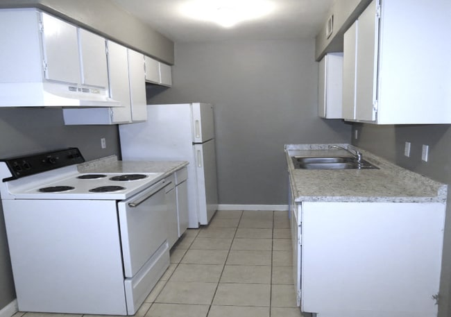 Photo - 2703 Poplar Cir