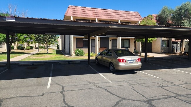 Photo - 700 W University Dr