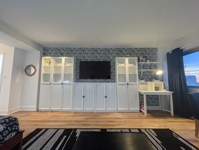 Photo - 1520 Senate St Unit 18C