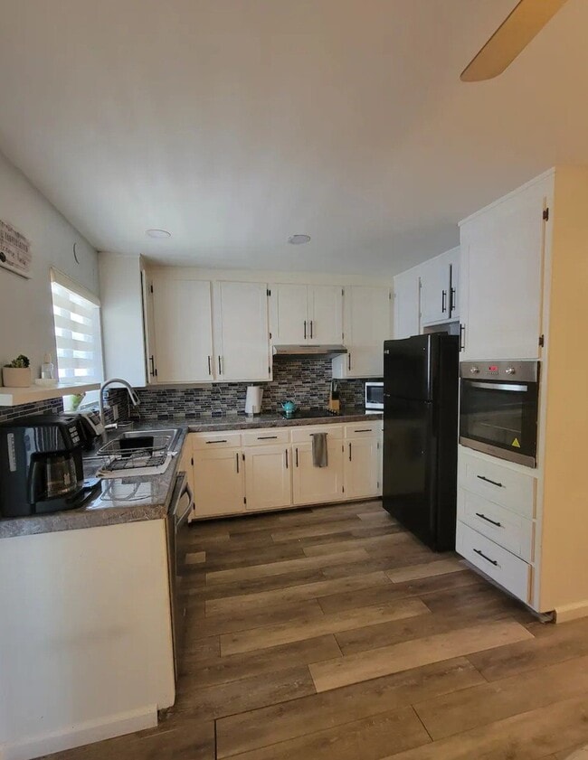Photo - 1047 Coldwell Ave Unit 2