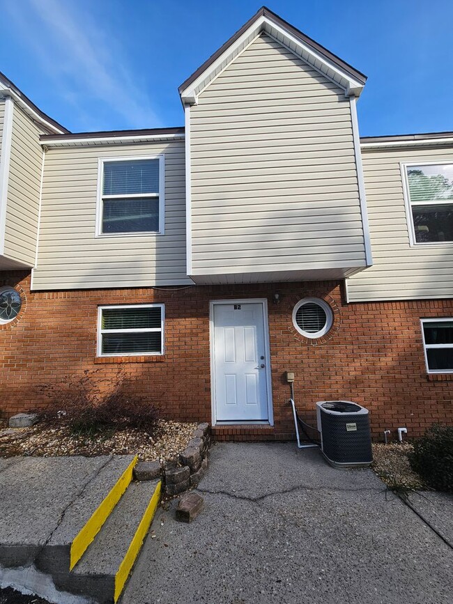 Charming 2-Bed, 2.5-Bath Townhome in the H... - Charming 2-Bed, 2.5-Bath Townhome in the H...