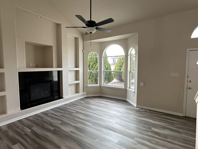 Photo - 760 Desert Ash Dr