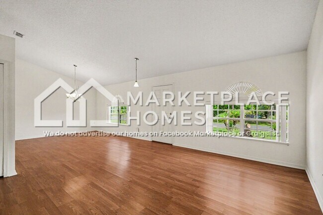 Photo - 830 Painesville St SE